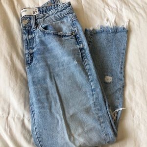 distressed blue mom jeans !!